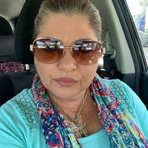 Meet your Posher, Mayda